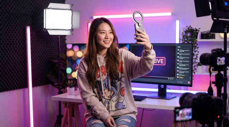 黄色仓库视频直播美女主播